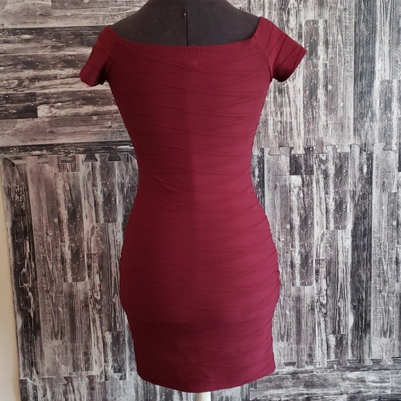 Guess size Small Body con Fitted dress EUC - Picture 3 of 9